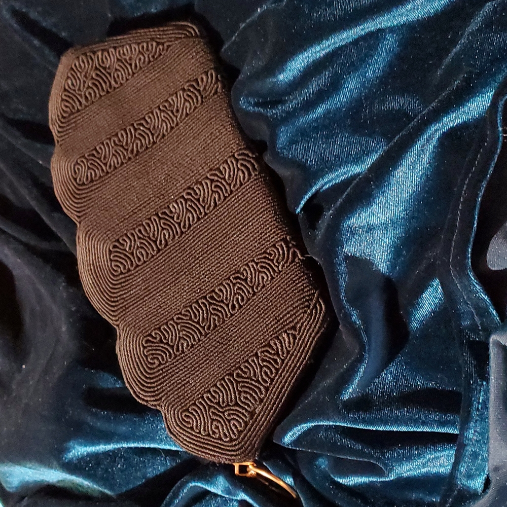 Fabulous 1940s black corde clutch bag w/beautiful shape Small/Medium